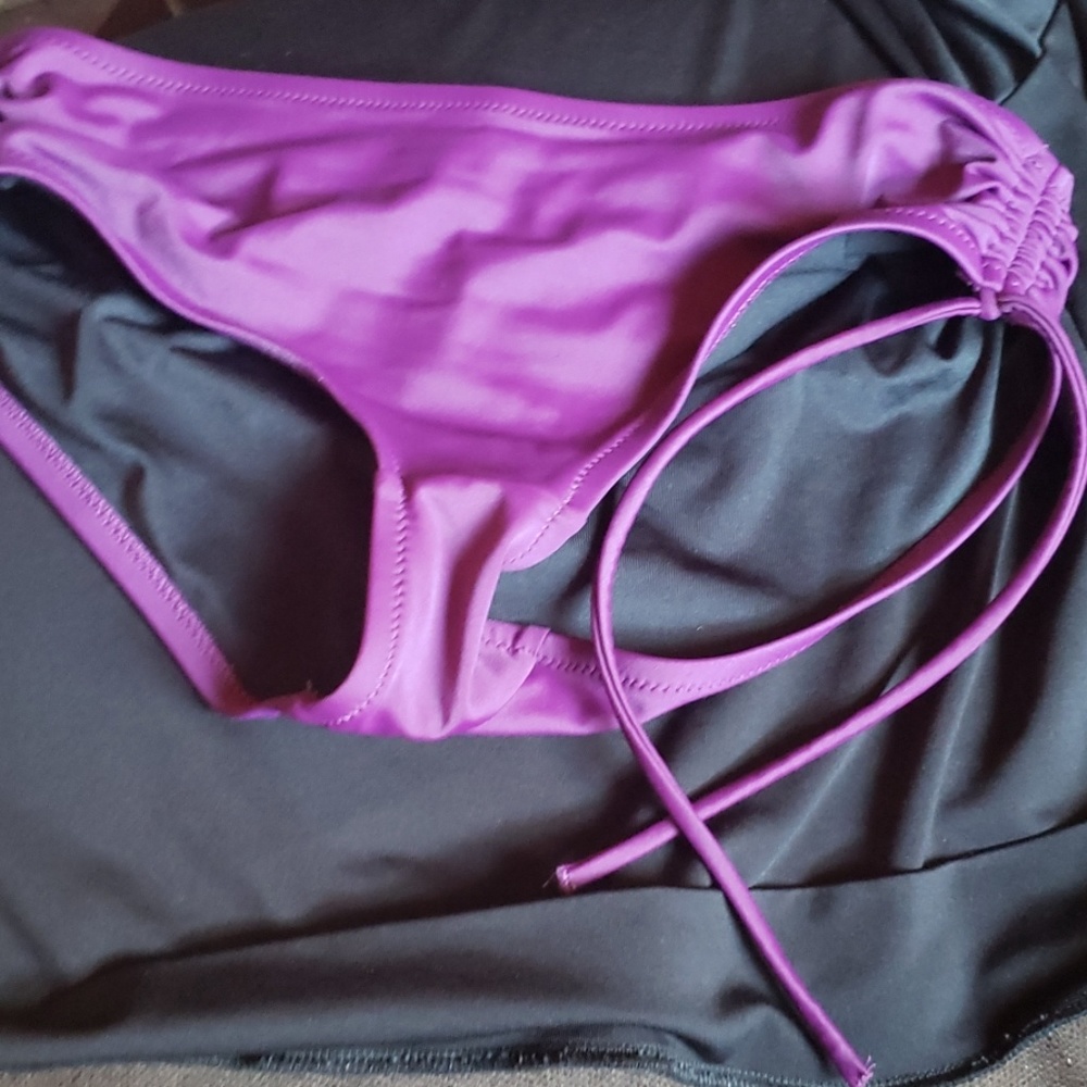 VICTORIAS SECRET WOMEN'S PURPLE BIKINI SIZE SMALL - Picture 2 of 3